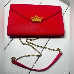 Pink small leather shoulder bag with gold chain